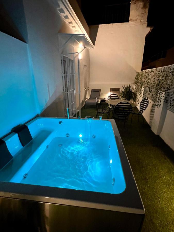 Downtown Apartment With Private Terrace & Jacuzzi Севиля Екстериор снимка